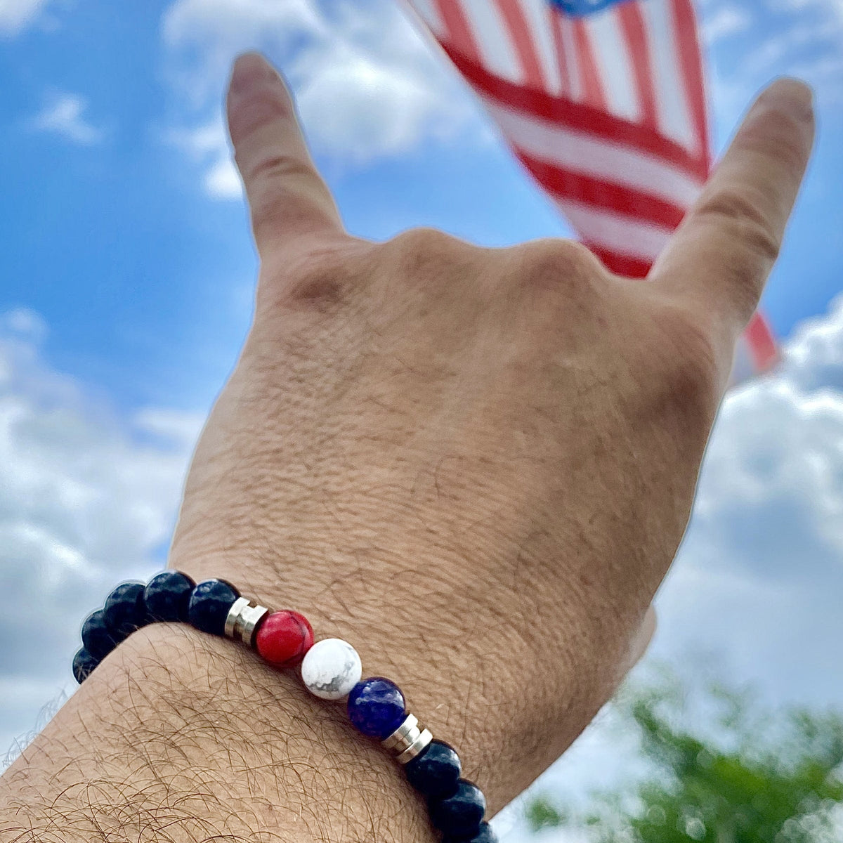 TRUMP BRACELET, BRACELET OF AMERICA, STAR-SPANGLE BANNER BRACELET, ROCK AND ROLL, STRUNG, GETSTRUNG, BORN IN THE USA, USA BRACELET, USA, AMERICA BRACELET